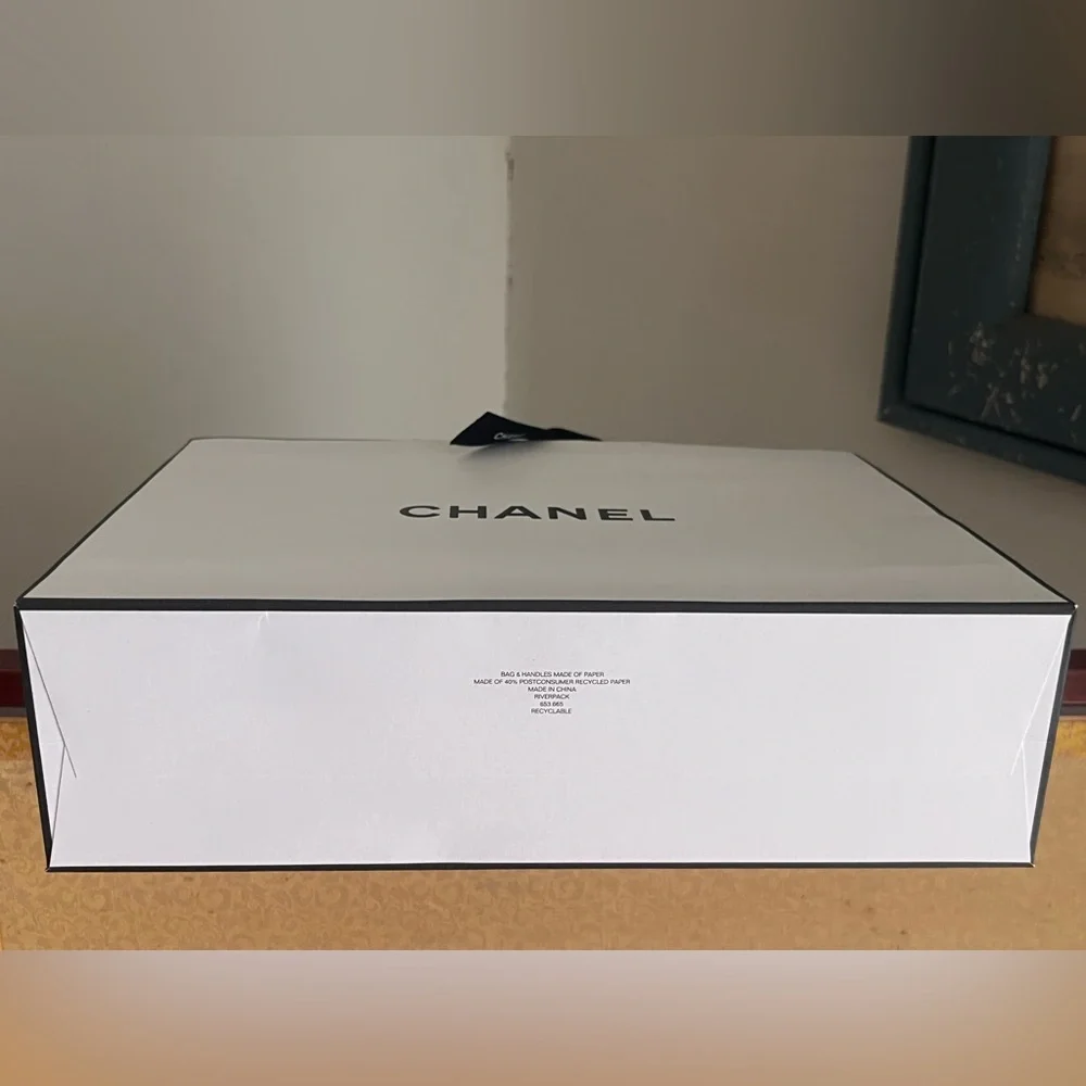 CHANEL Women Cosmetic Makeup Tie-Up Gift Bag in Soft White